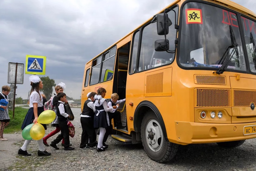 По поручению Путина Владимирская область получит школьные автобусы и кареты скорой помощи