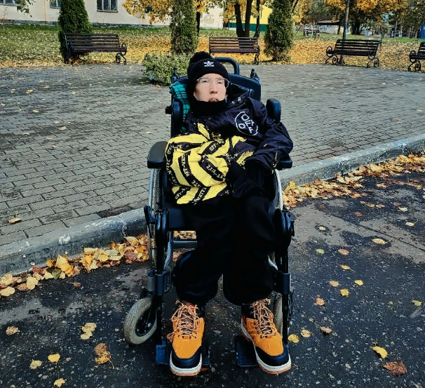 Потерял надежду: рэперу-колясочнику из Вязников прервали курс лечения за миллионы рублей