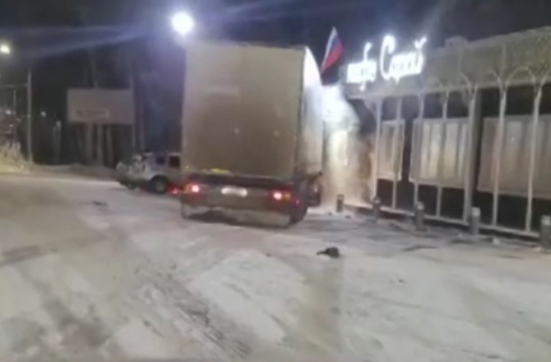 В Петушках фура въехала в кафе