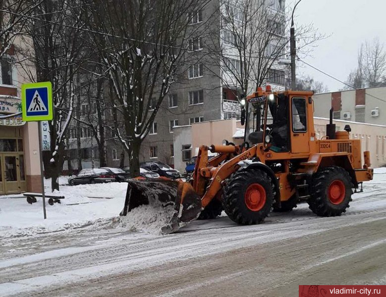 Из Владимира вывезли более 1300 "кубов" снега