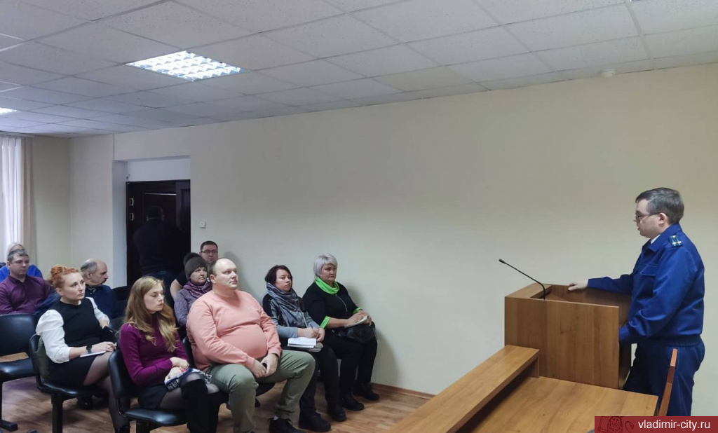 В прокуратуре и мэрии напомнили представителям торговых сетей об уборке территории