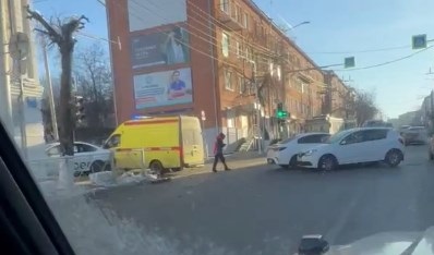Таксист влетел в здание гостиницы в центре Владимира