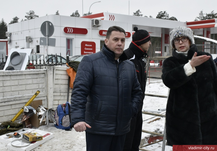 Дмитрий Наумов проверил установку большого светофорного объекта на Судогодском шоссе