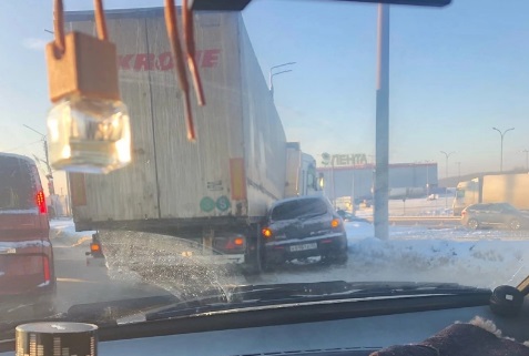 В результате ДТП на выезде из Владимира возникла серьезная пробка
