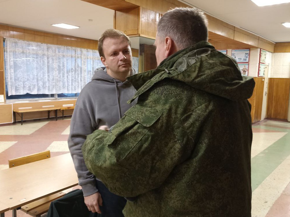 «Единая Россия» обеспечит всех участников СВО правом бесплатно отправлять письма домой