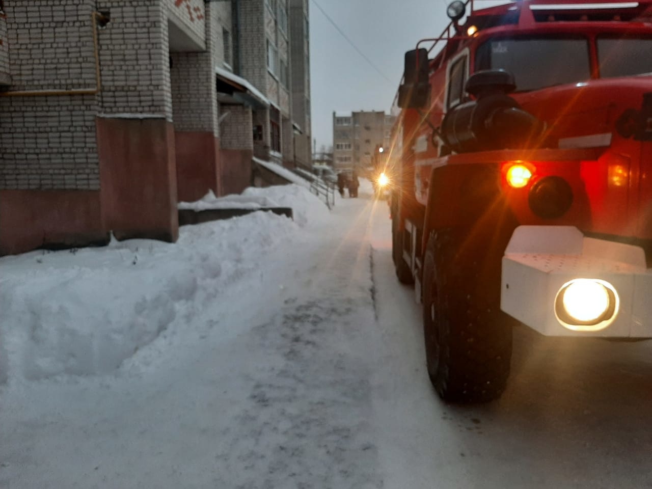В Александровском районе из многоэтажки эвакуировали 15 человек