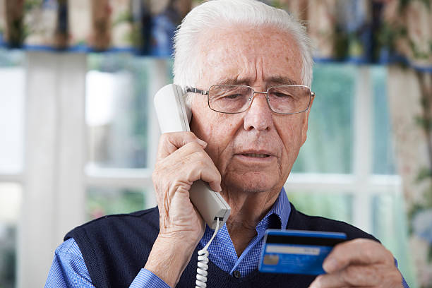 Во Владимирской области телефонные мошенники звонят пенсионерам от имени социального фонда