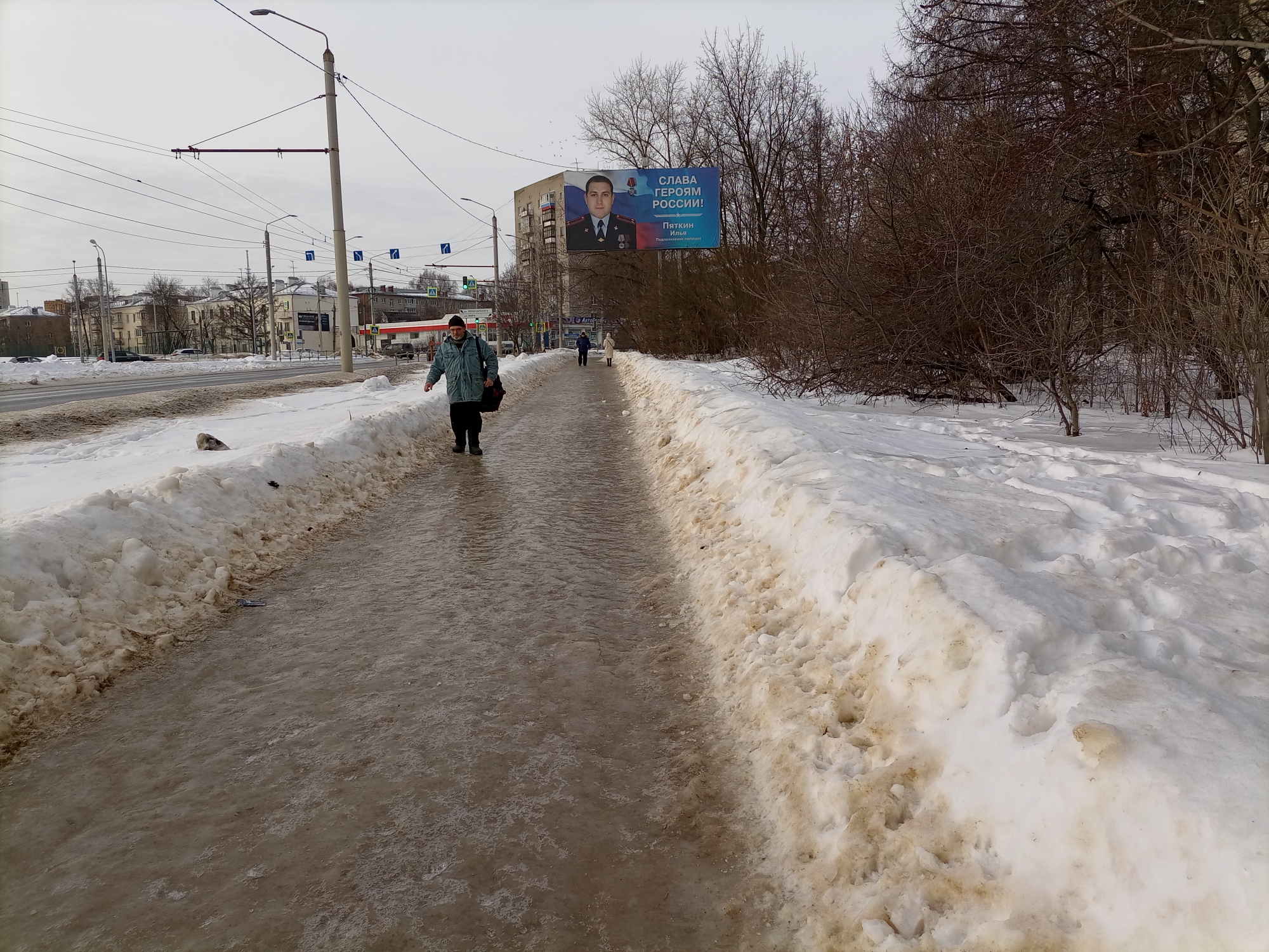 Губернатор Авдеев считает необходимым изменить зарплаты в сфере ЖКХ