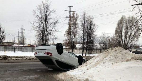 ДТП в Александрове: автомобиль сделал трюк и перевернулся