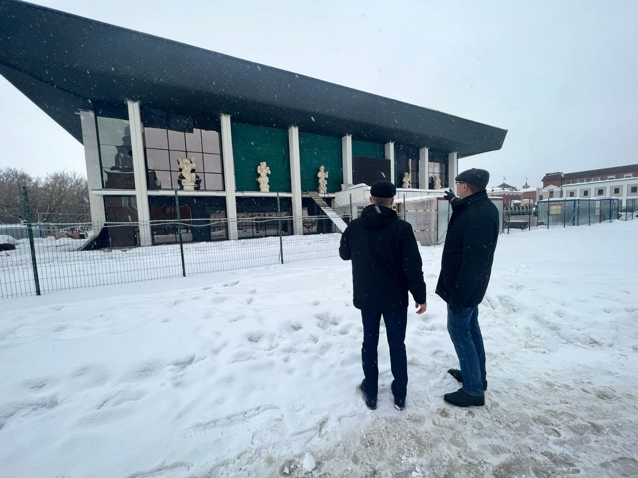 Губернатор Авдеев поручил ускорить реконструкцию областного театра драмы