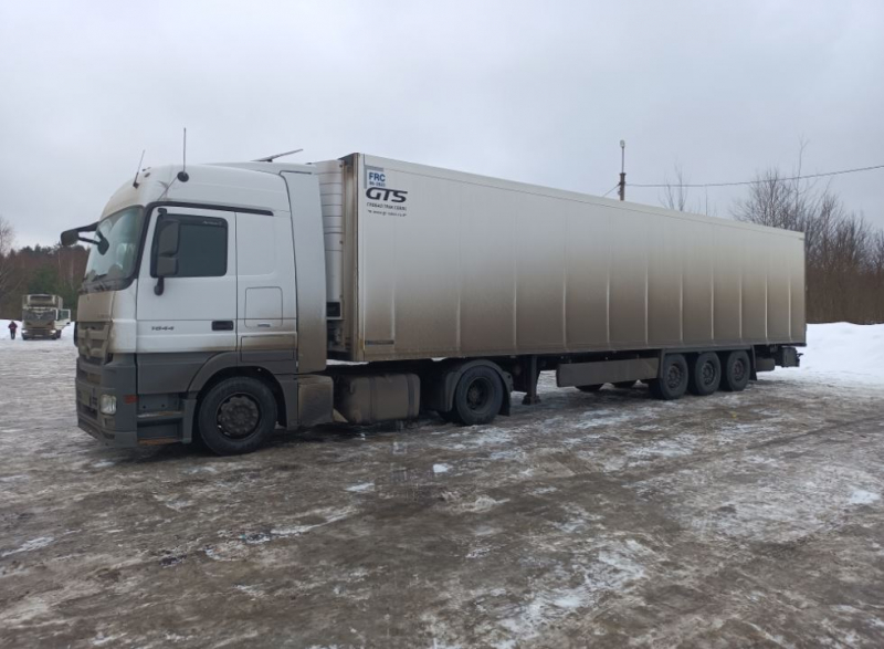 Дальнобойщик во Владимирской области украл несколько десятков бутылок джина