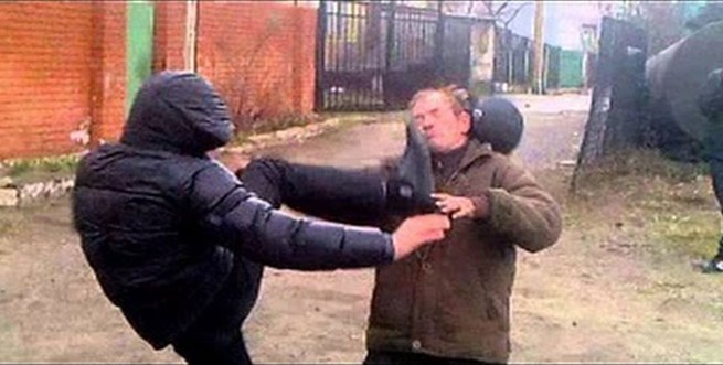 Ранее судимый ивановец ударил полицейского и рабочего в Александровском районе