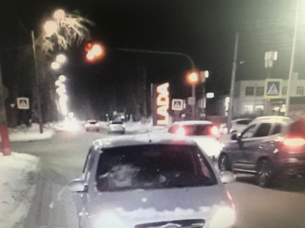 В Муроме юная девушка сбила мужчину на светофоре