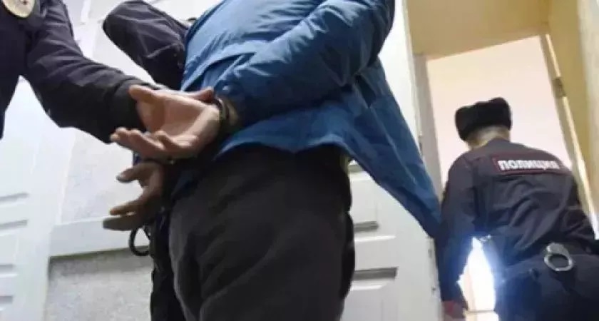 В Гусь-Хрустальном настойчивый мужчина пытался дать взятку полицейскому в служебном авто