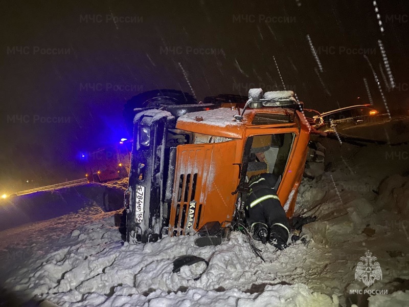 На трассе М-7 в Гороховецком районе в результате ДТП опрокинулся грузовик 