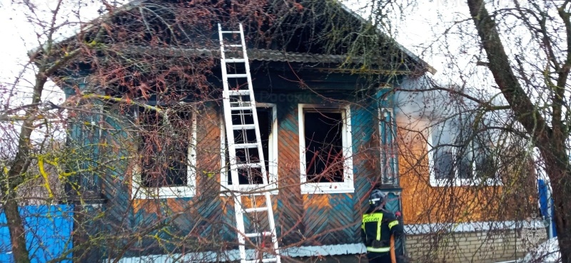 В Вязниковском районе при пожаре в дачном доме пострадали 2 человека