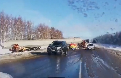 Большегруз с бетонной балкой спровоцировал смертельное ДТП на дороге на Суздаль