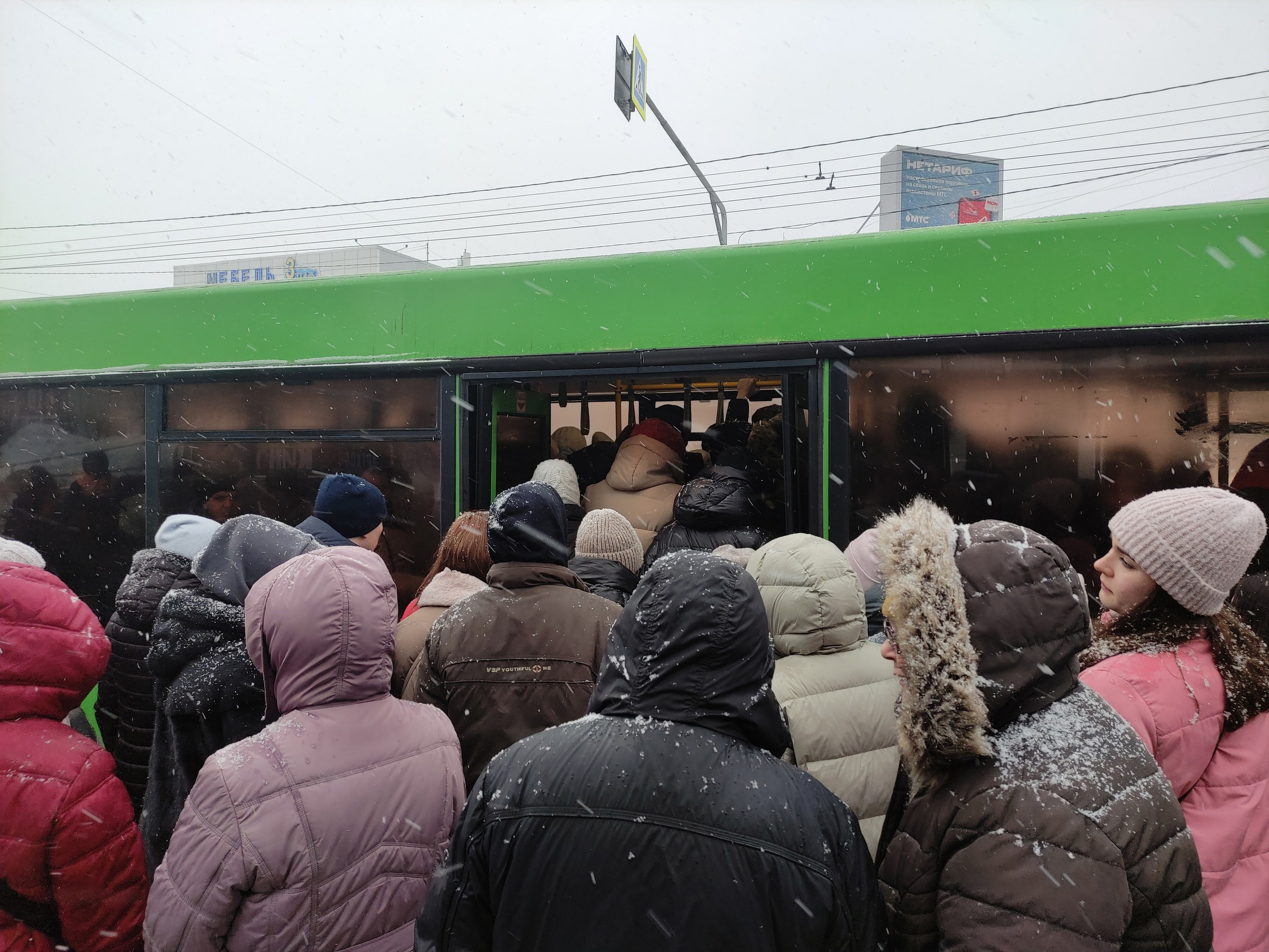 Владимирцы сегодня не смогли вовремя приехать на работу из-за проблем с транспортом