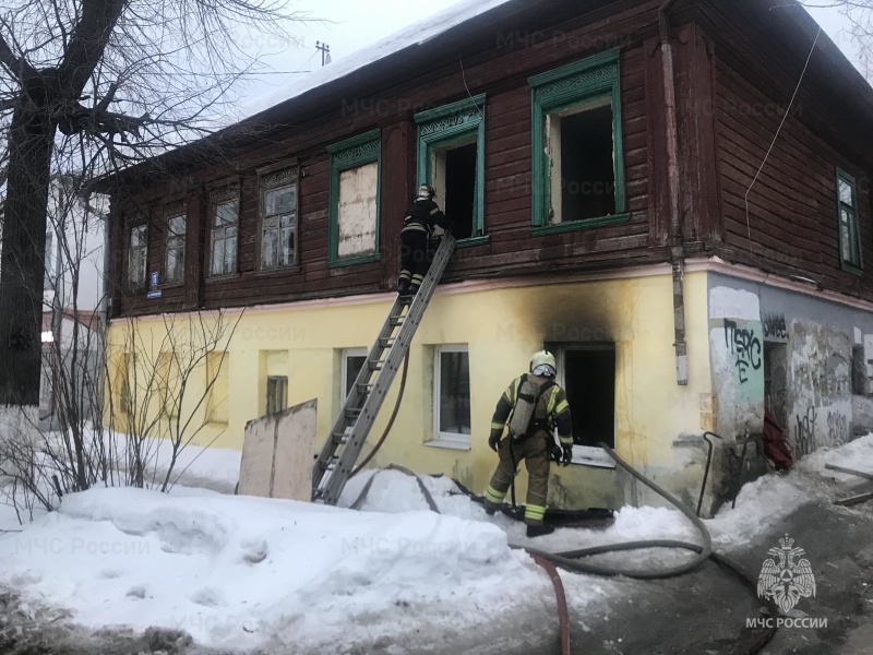 В центре Владимира загорелся жилой дом 