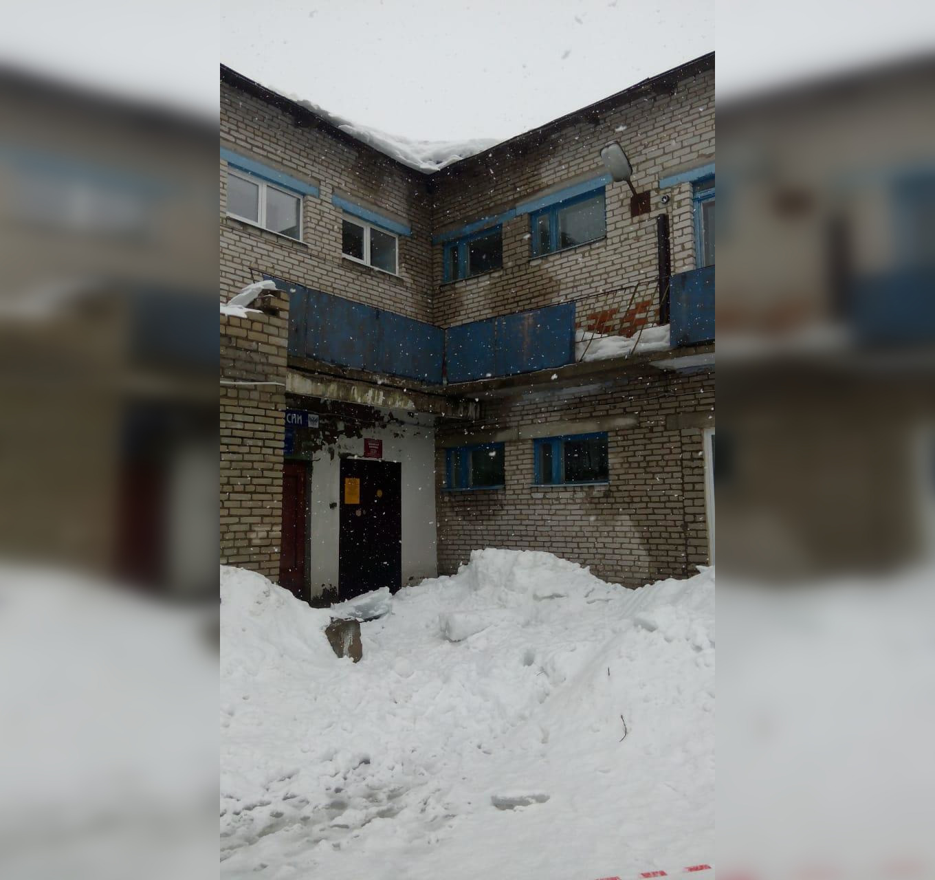 В Юрьев-Польском районе снег и наледь, рухнувшие с крыши детсада, придавили девочку