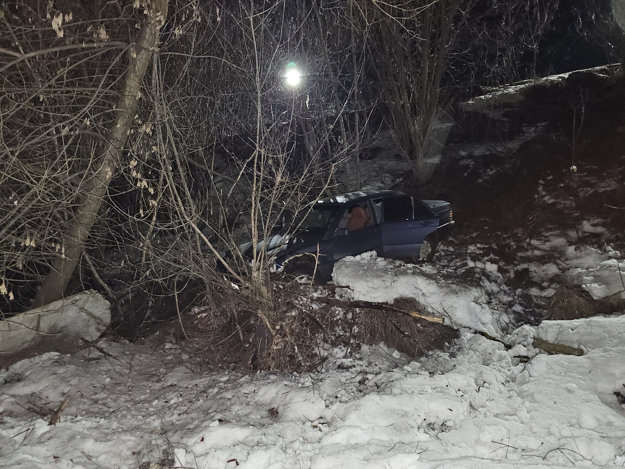 Во Владимире автомобилист улетел в кусты, уходя от погони ДПС