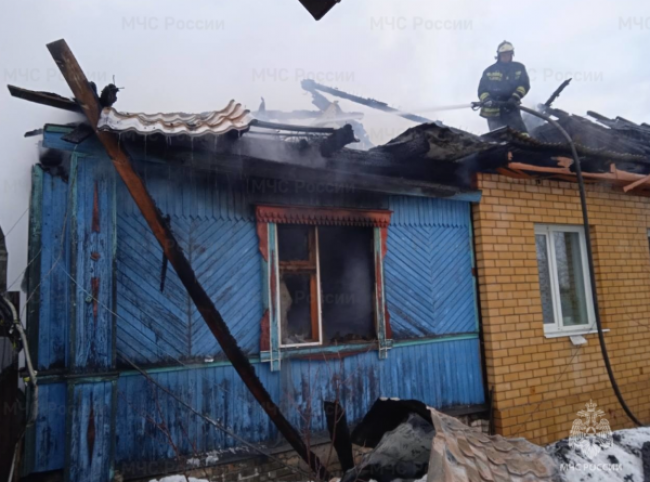 Пожар в Гусь-Хрустальном едва не уничтожил жилой дом полностью