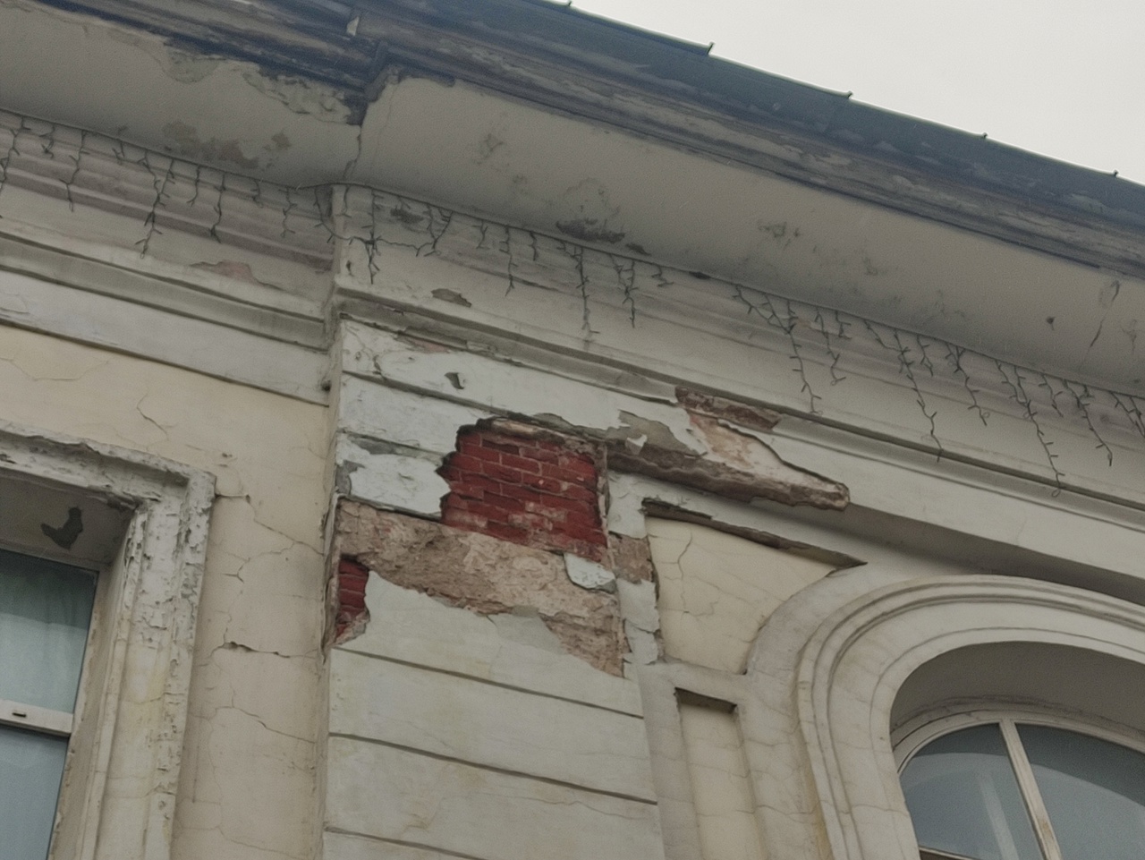 Во Владимире возбудили уголовное дело по факту обрушения штукатурки на школьников