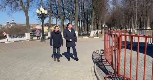 На смотровой площадке в центре Владимира деформировалось ограждение и просела плитка