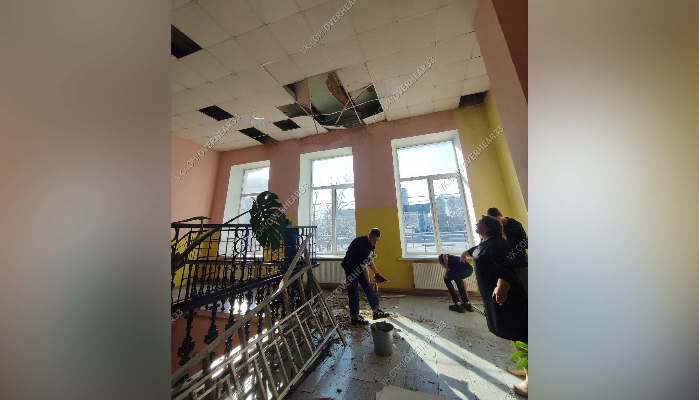 Ученик упал в школе. В школе обвалился потолок. Фасад школы штукатурка. Обрушение потолка в квартире. В школе обрушился потолок на перемене.