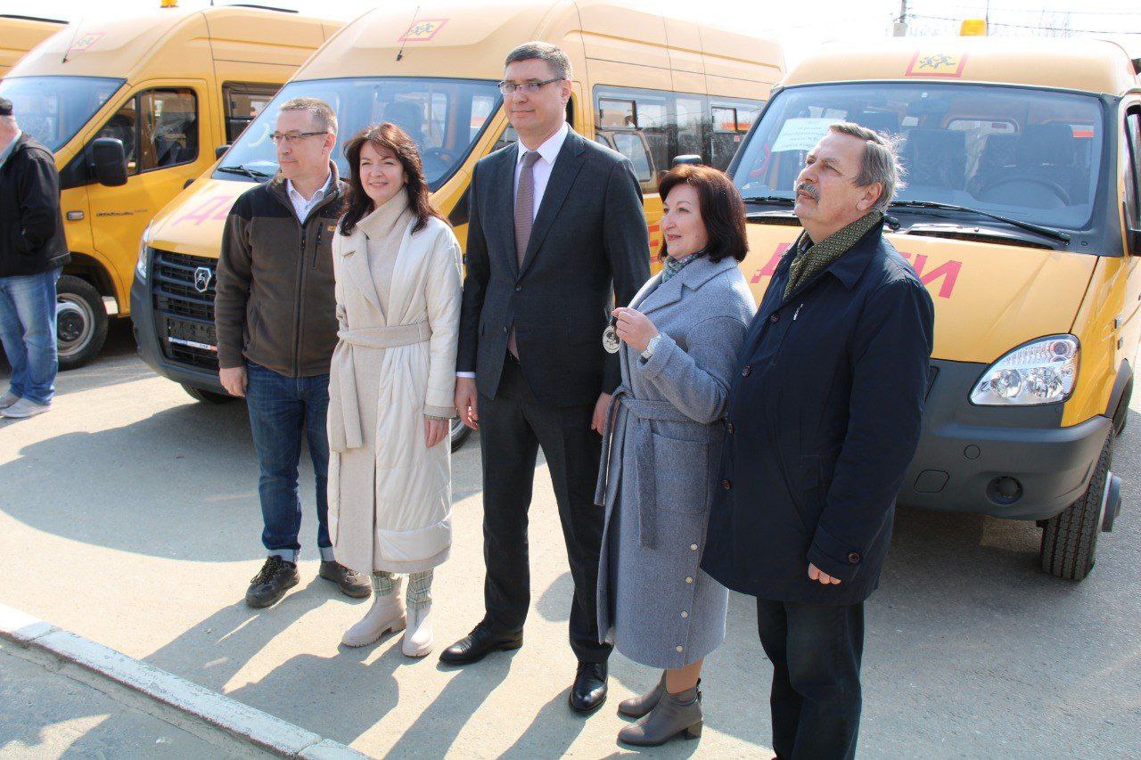 Районы Владимирской области получили 29 новых школьных автобусов 