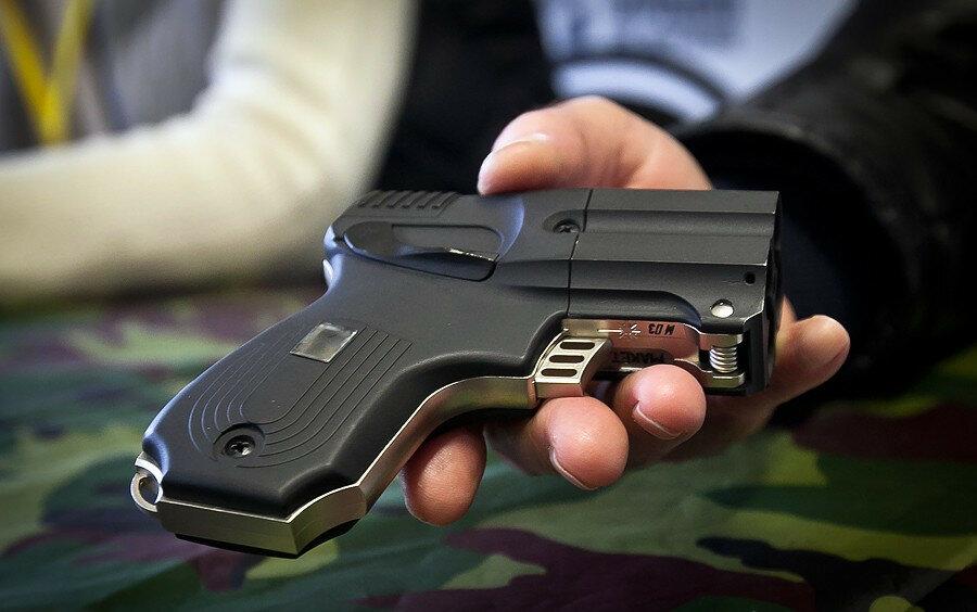 Жительница Гусь-Хрустального района проведет два года в колонии за похищение пистолета