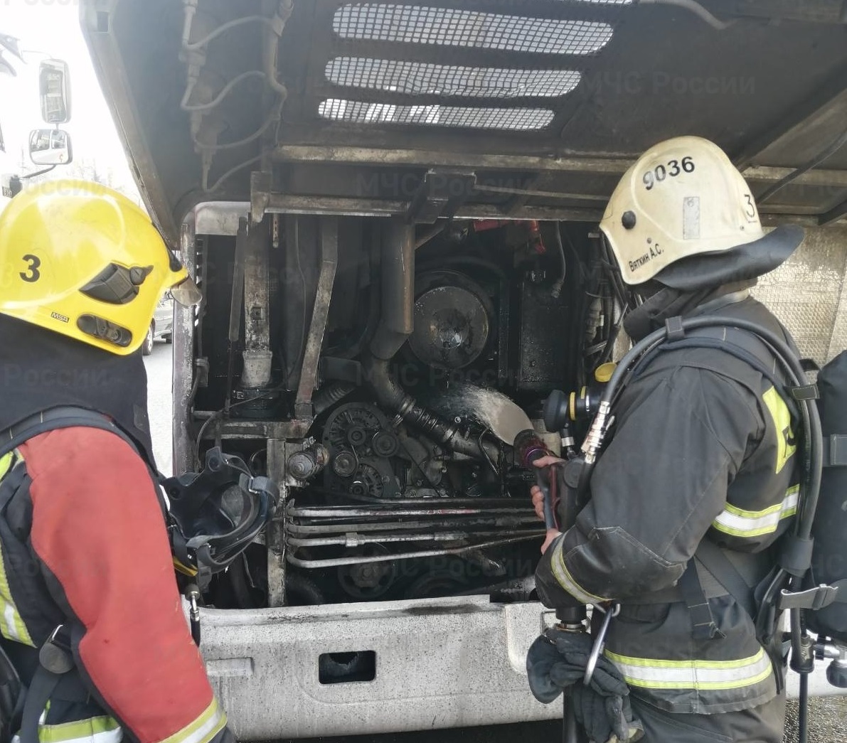 Во Владимире на Суздальском проспекте тушили автобус