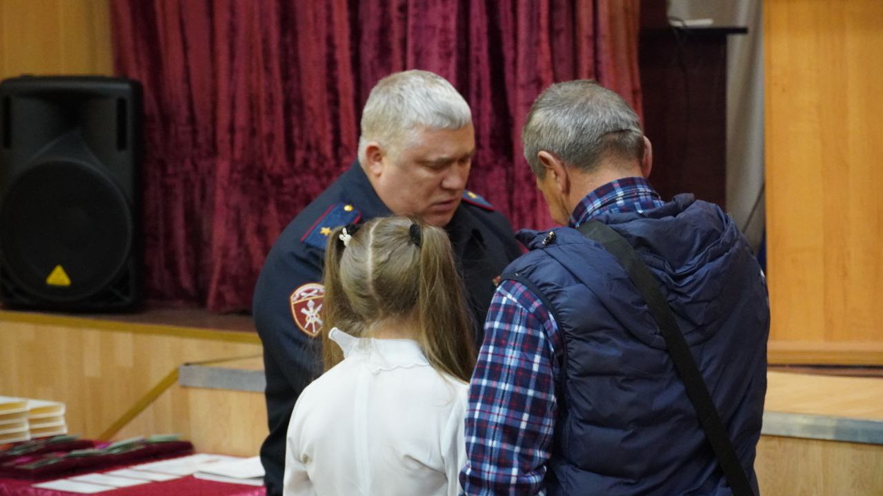 Во Владимире посмертно наградили росгвардейца, спасшего семью на пожаре