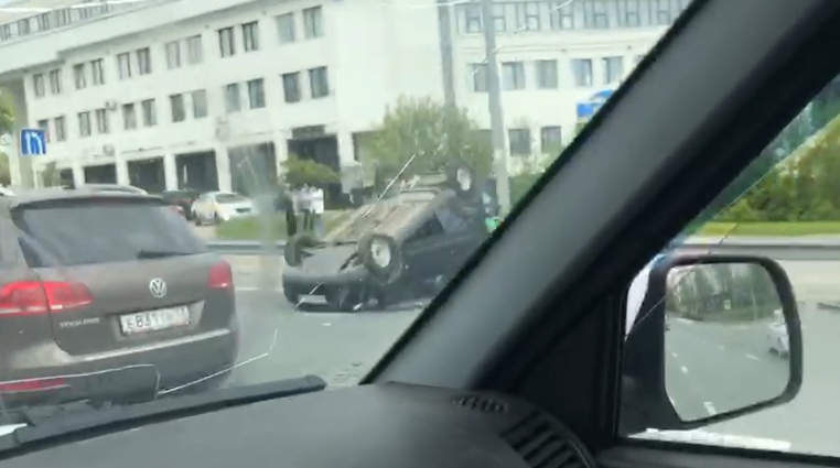 Участник ДТП с автомобилем-перевёртышем легко отделался 