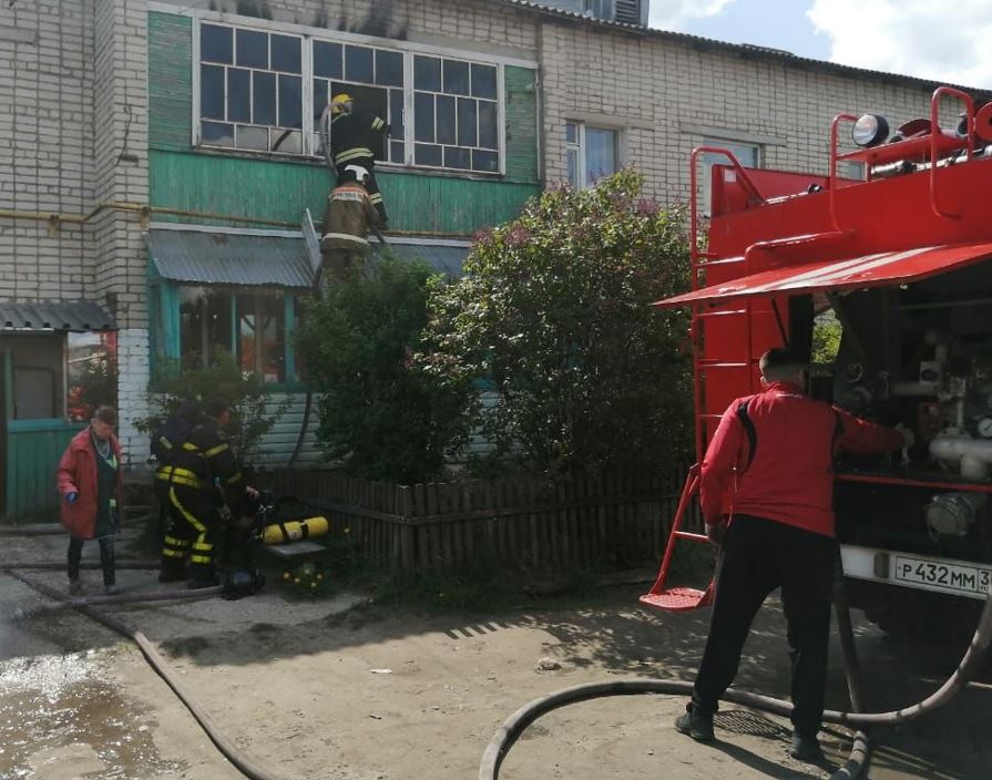 Судогодскую пенсионерку на пожаре спасли пожарный извещатель и пожарный-человек