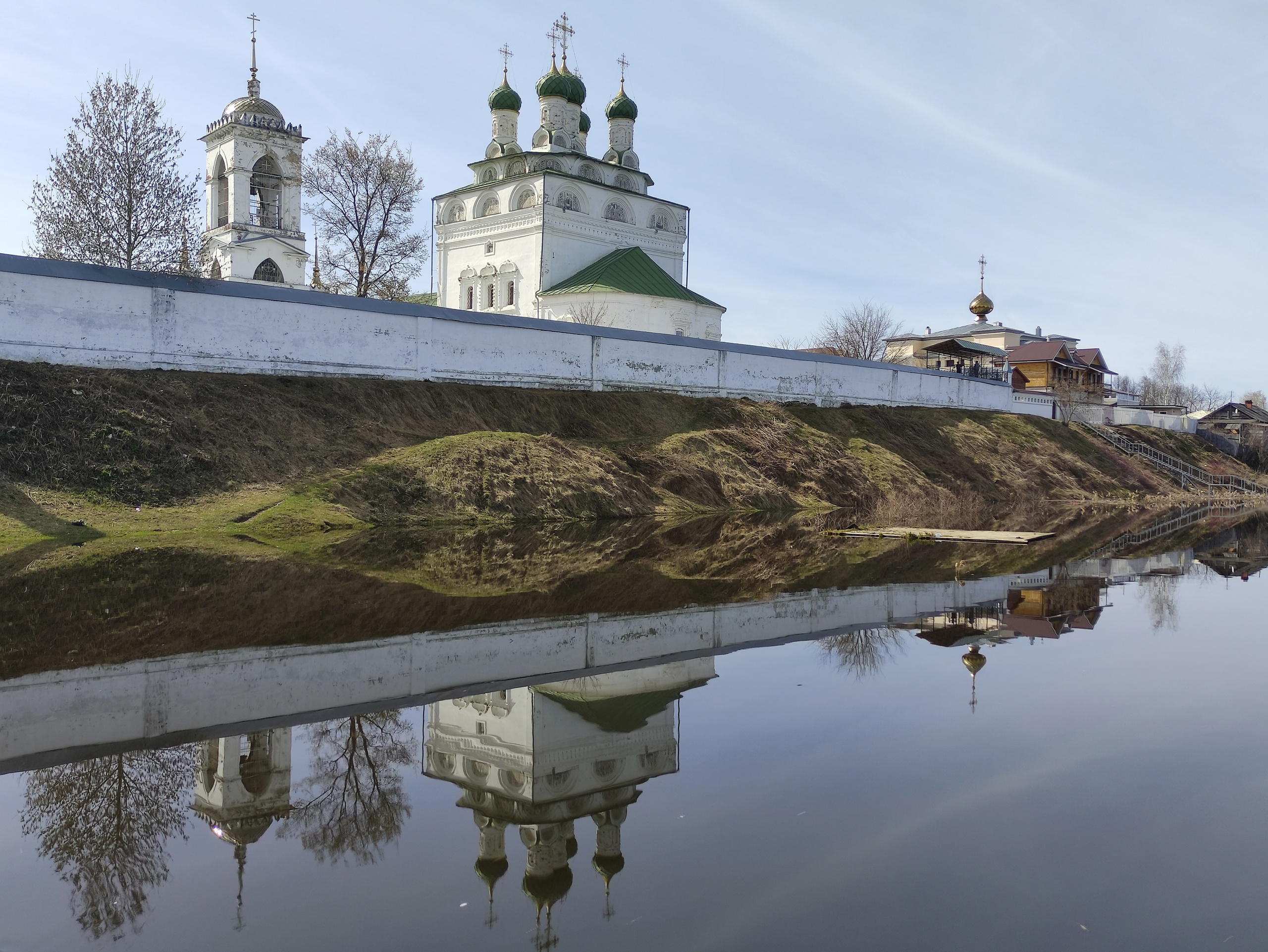 Погода в мстере сейчас. Поселок Мстера. Богоявленская Слобода Мстера. Мстёра Владимирская область. Монастырь напротив Лысково.