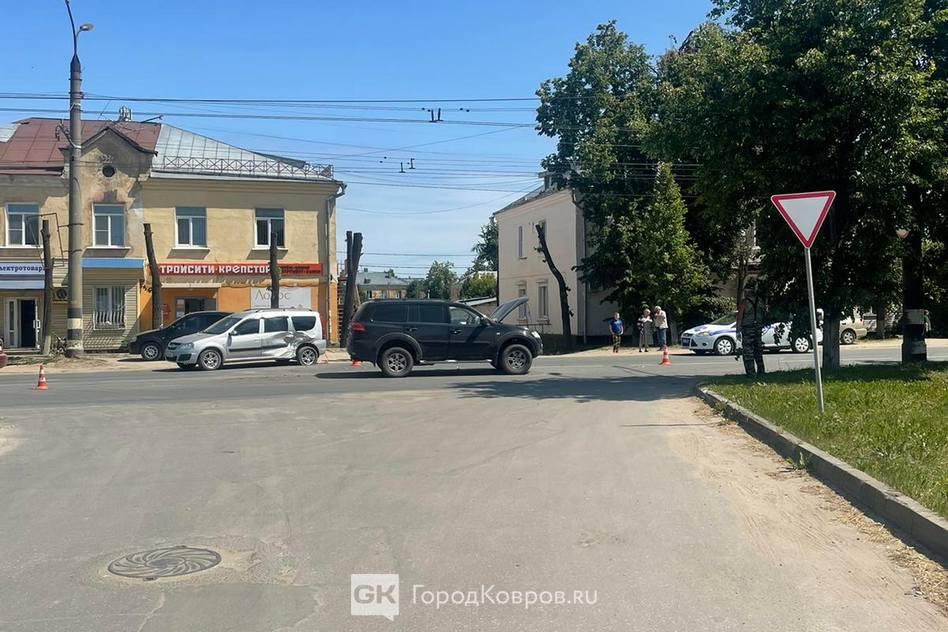 В Коврове при столкновении двух легковушек пострадал четырехлетний ребенок