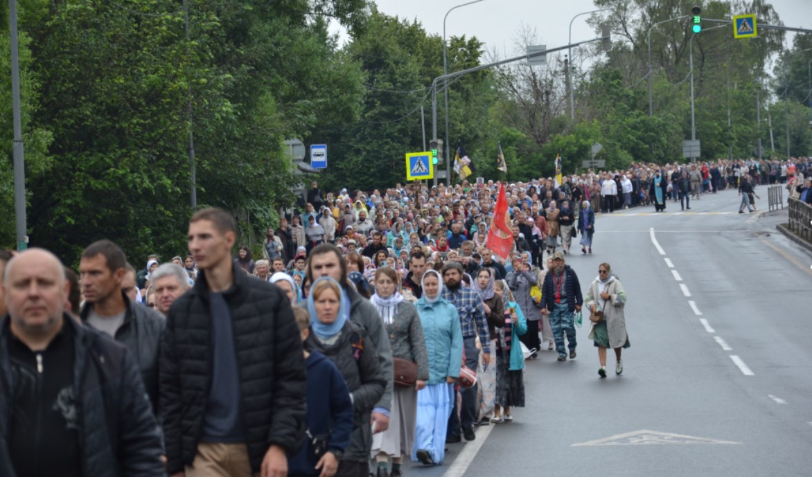 Во Владимире прошел многолюдный крестный ход с Боголюбской иконой Божией Матери