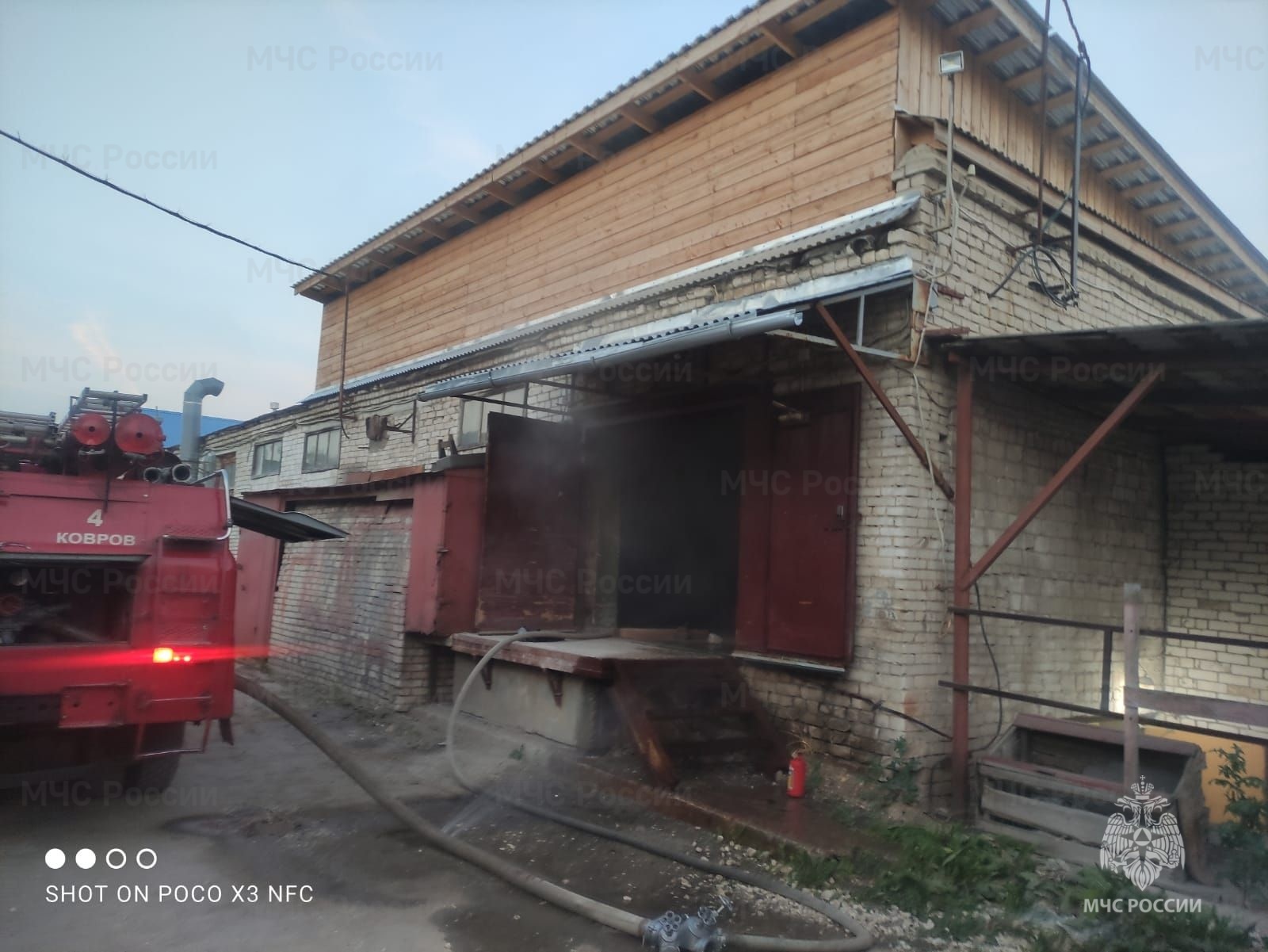 Во Владимирской области на заводе по производству дверей произошел пожар