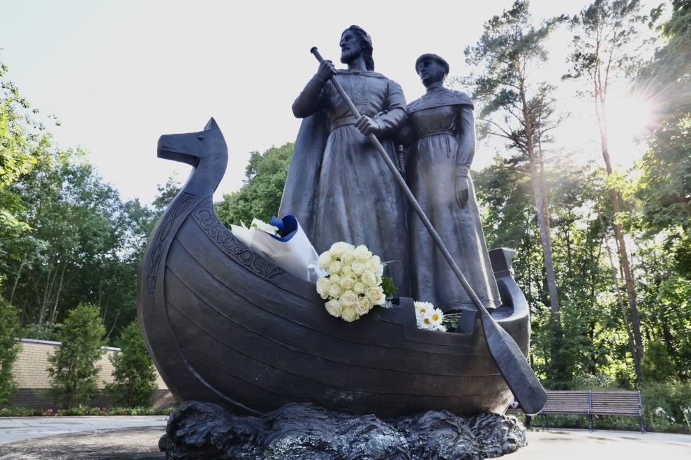 В Санкт-Петербурге установили памятник муромским Петру и Февронии