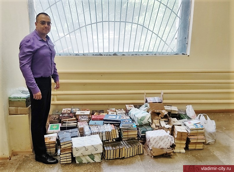 Владимирцы собрали уже больше тысячи книг для жителей новых регионов России