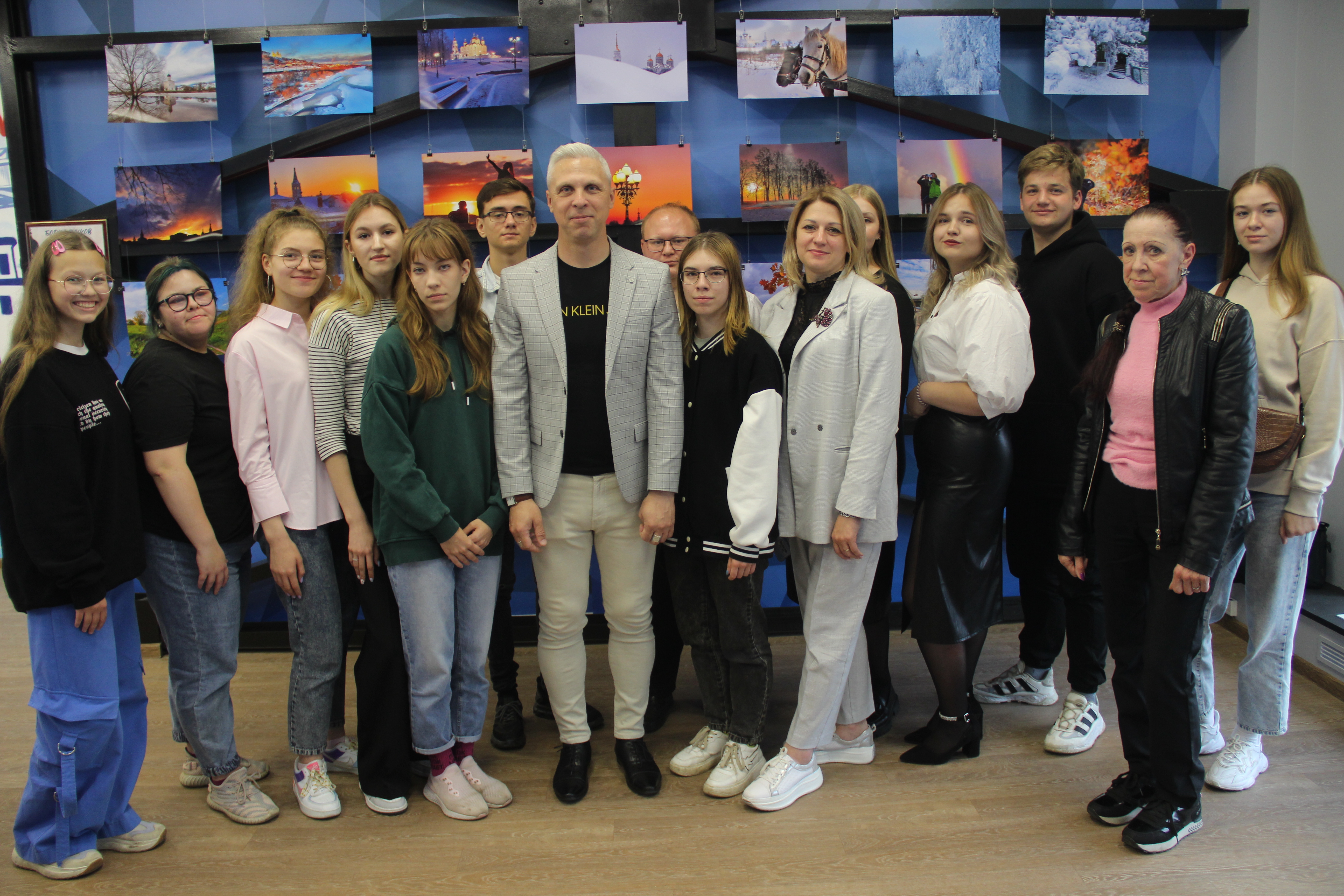 В Штабе общественной поддержки состоялось открытие фотовыставки Бориса Пучкова