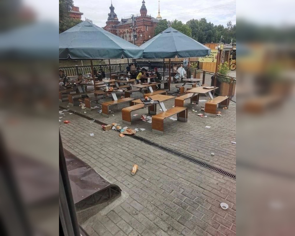 Блогер из Дзержинска возмутился из-за свалки мусора во "Вкусно и точка" в центре Владимира