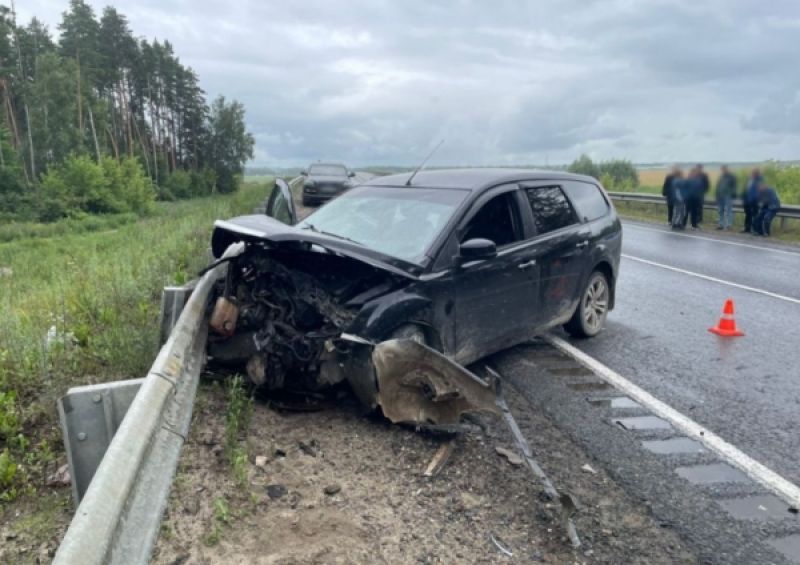 В Муромском районе водитель влетел в отбойник на чужой машине