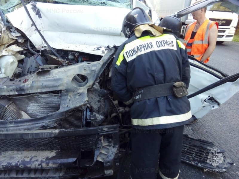 В Александровском районе пострадавшего при ДТП зажало в автомобиле