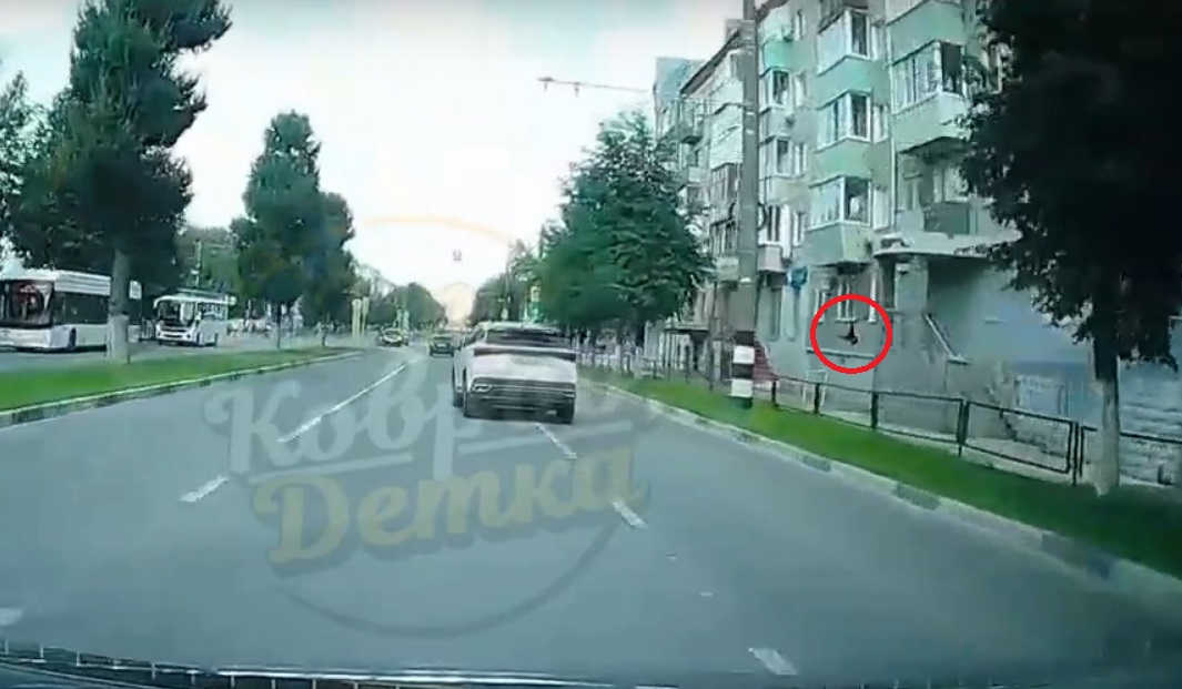 "В Коврове ребенок выпал с балкона квартиры на 5 этаже"