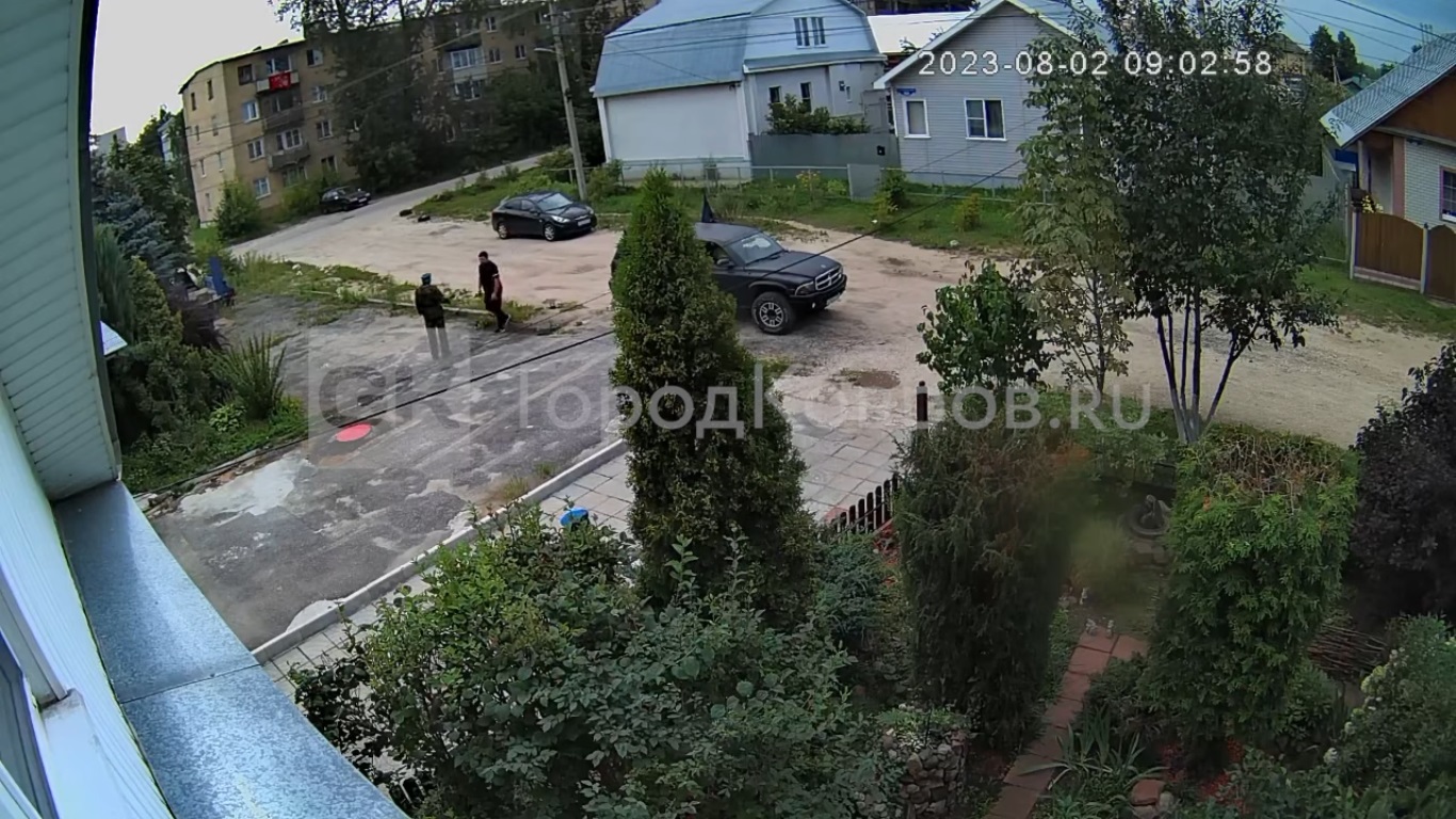 Жительницу Коврова уже несколько лет терроризирует сосед, справляющий нужду в ее огороде