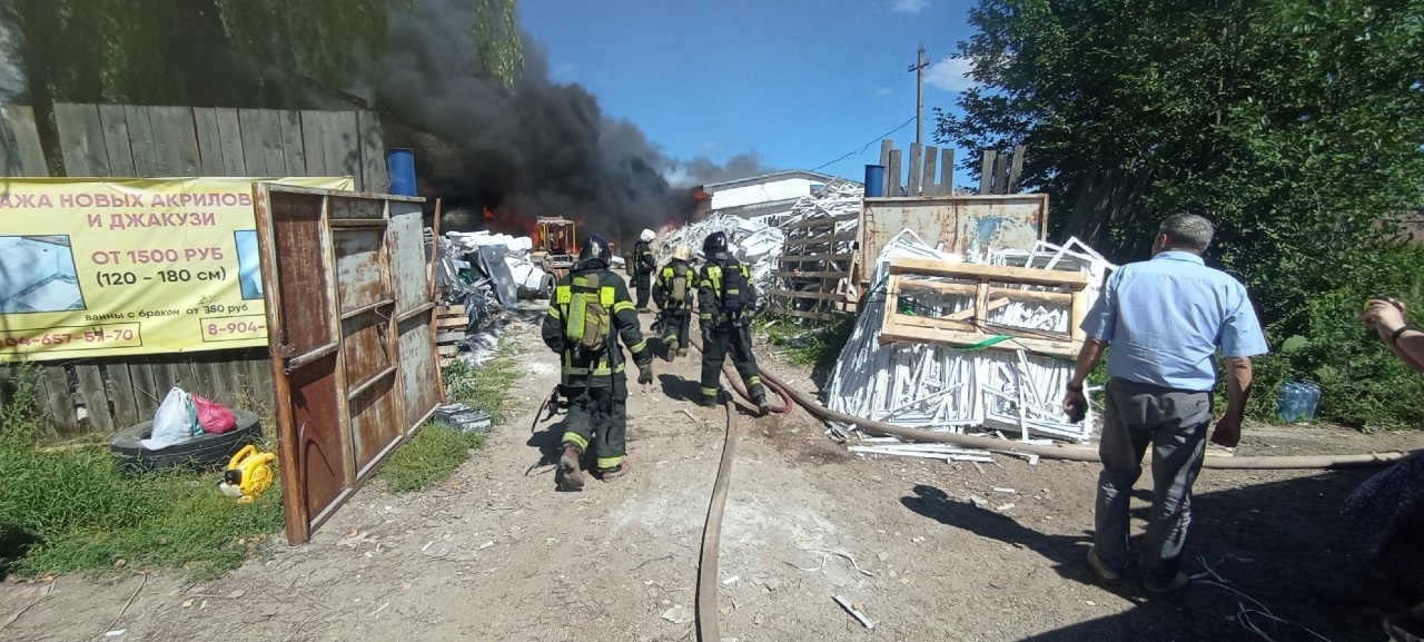 Пожар на производстве акриловых ванн в Ковровском районе потушили спустя почти 6 часов