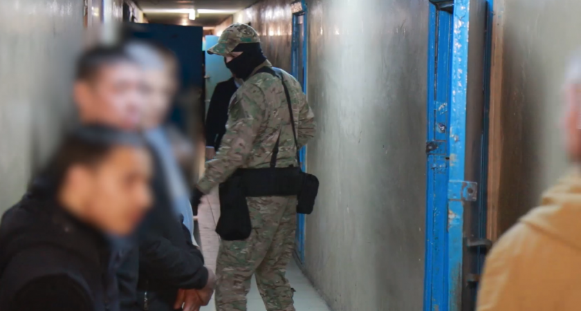 Александровец бескорыстно прописал в своей квартире 10 иностранцев