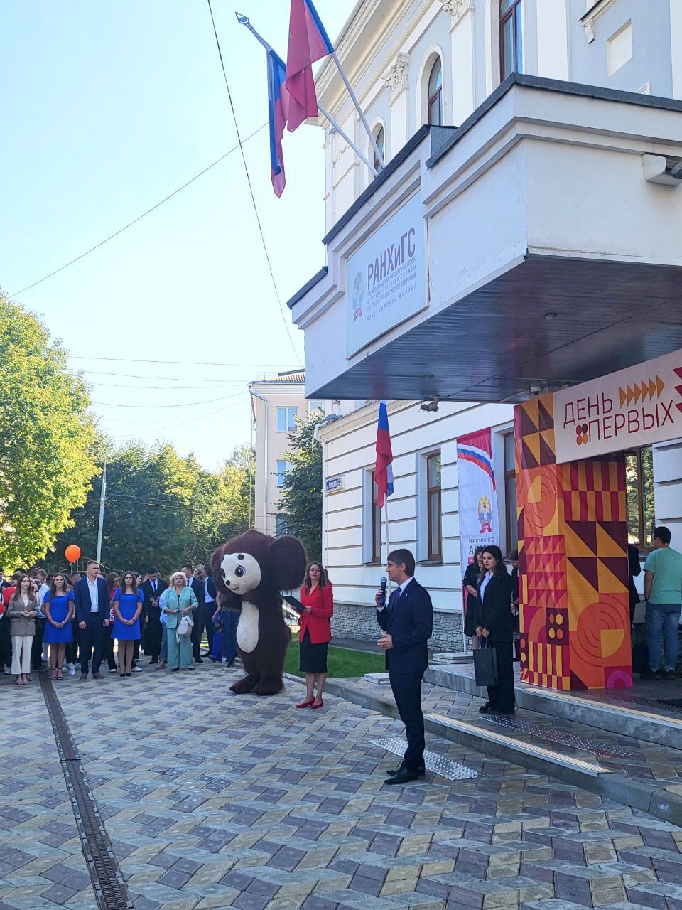 Управляющий Владимирским отделением Сбербанка поздравил студентов с началом нового учебного года
